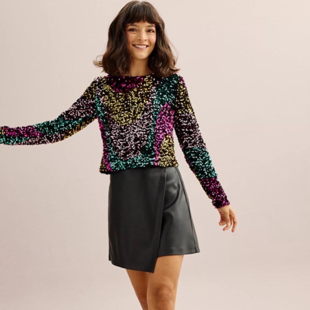 Intempo gorgeous multi color sequined top!